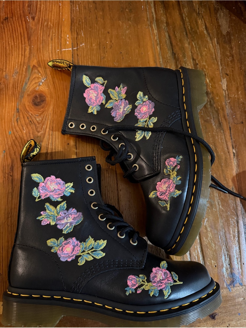 Dr. Martens 1460 Vonda II Floral Embroidered Leather Boots Women’s 7 NWOT